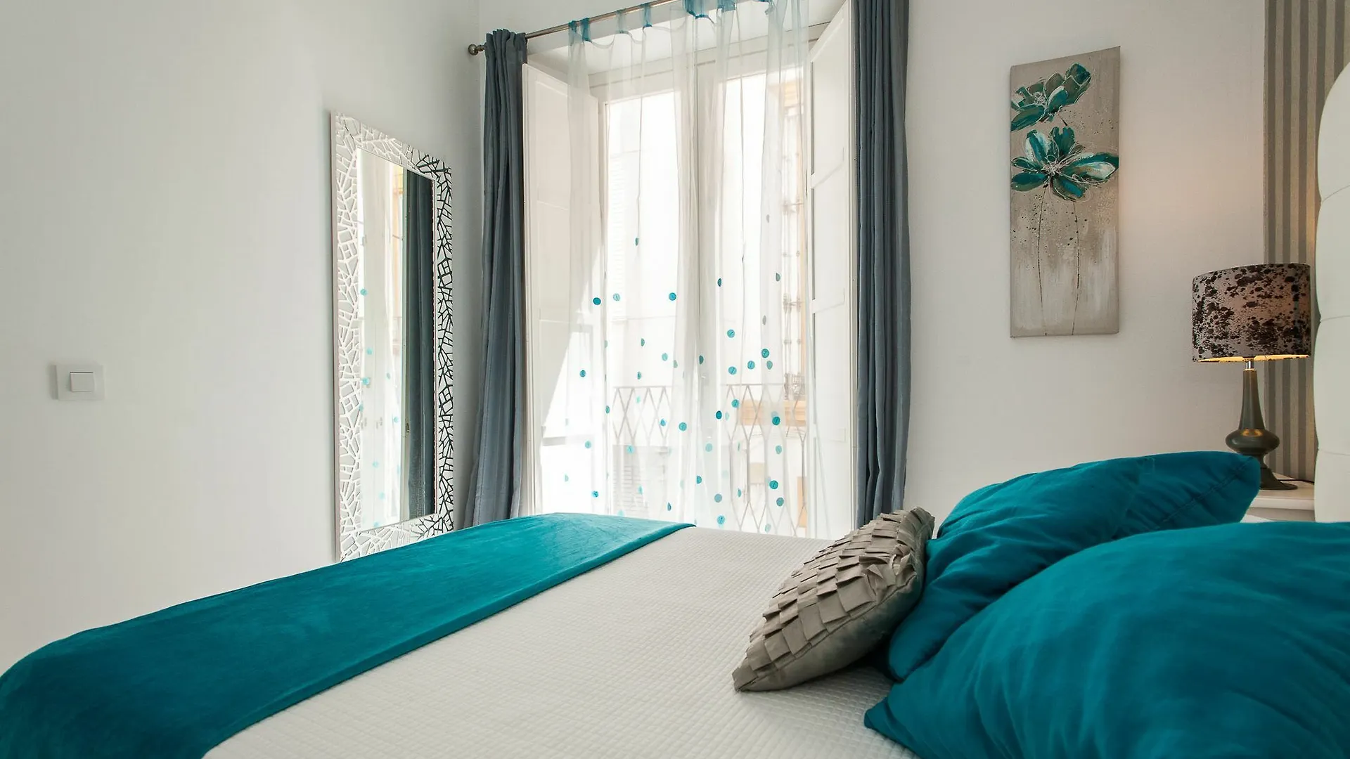 Singular Virgenes Apartment Seville