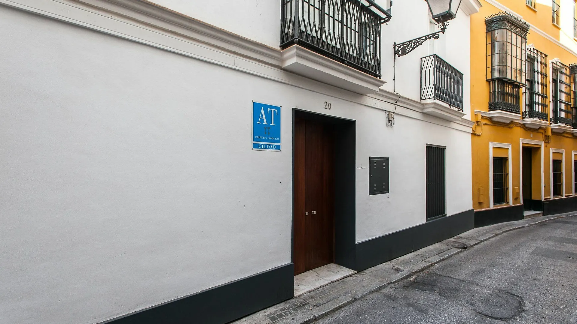 Singular Virgenes Apartment Seville 0*,